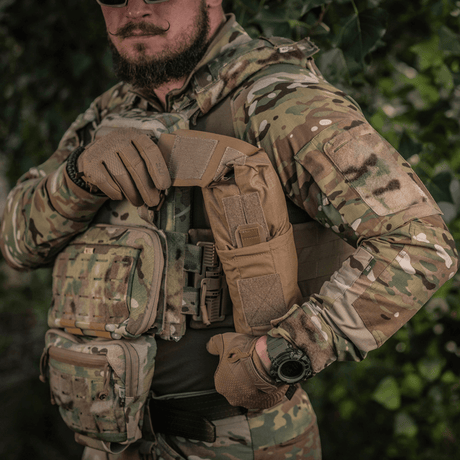 M-Tac mediclomme Small Vertical Elite i slitesterkt multicam-nylon med NIJ-sertifisering, vist i galleri posisjon 1 til taktisk medisinsk oppbevaring.