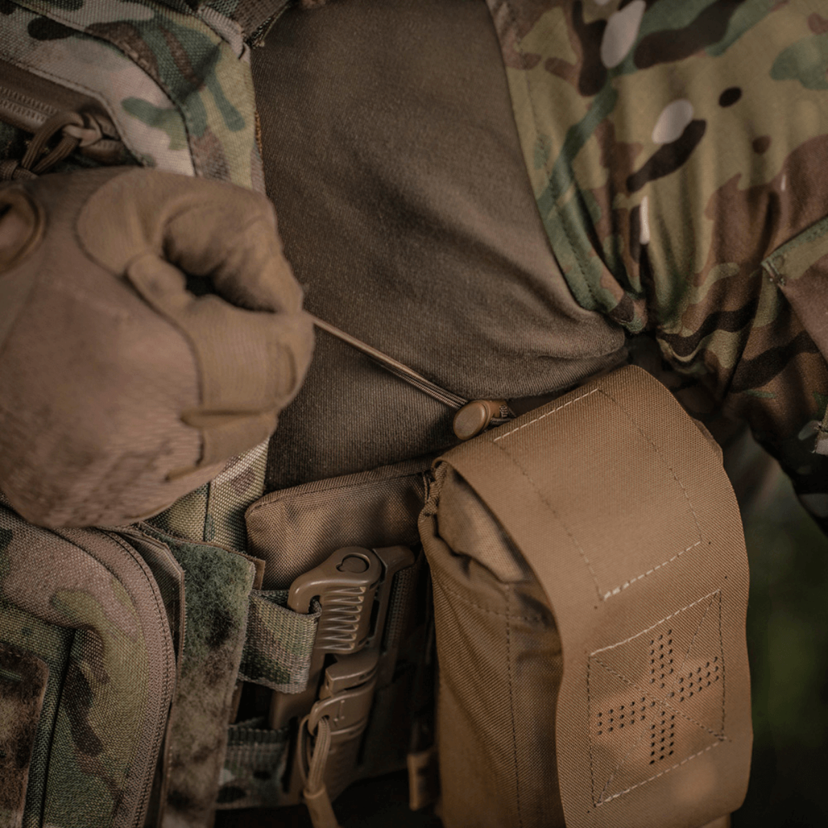 M-Tac Mediclomme Small Vertical Elite i Cordura 500D materiale, robust medicinlomme med vertikal udtrækningstype