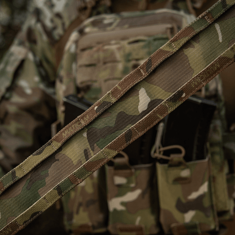 M-Tac Range Bælte Cobra Buckle Gen.IV i aktion med camouflage og magasintasker til militær og politibrug.