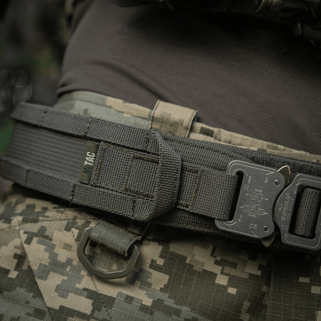 M-Tac Range Bælte Cobra Buckle Gen.IV i brug, taktisk bælte til militært brug med justerbar størrelse og Tegris-komposit forstærkning