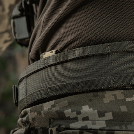 M-Tac Range Bælte Cobra Buckle Gen.IV på militæruniform, taktisk og justerbart med Tegris-komposit for maksimal stivhed og holdbarhed.