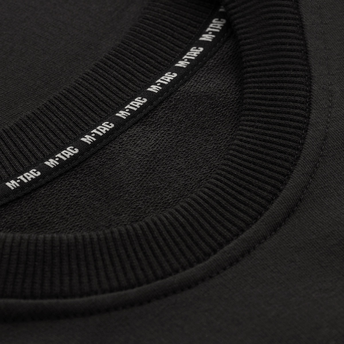 M-Tac Pullover 4 Seasons med rund hals i strækbart stof, perfekt til hverdag og taktisk brug. Materiale: 95% bomuld, 5% elastan.