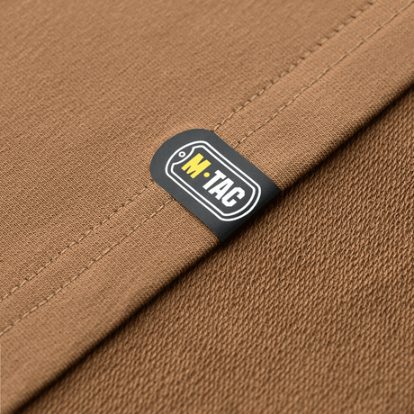 M-Tac Pullover 4 Seasons med logo på brun stoffoverflate, designet for allsidig bruk året rundt, 95% bomull og 5% elastan