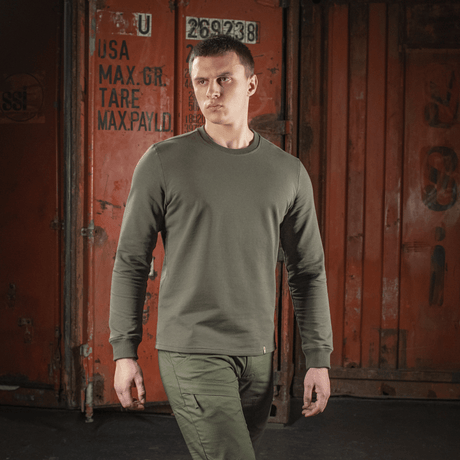 M-Tac Pullover 4 Seasons i grønn, minimalistisk design, egnet for hverdag og taktisk bruk året rundt.