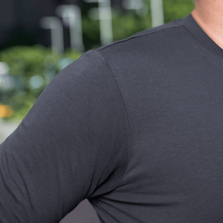 M-Tac Long-sleeve T-shirt 93/7 i elastisk kvalitetsstrik til hverdag og friluftsliv, 93% bomuld og 7% elastan for komfort og holdbarhed.