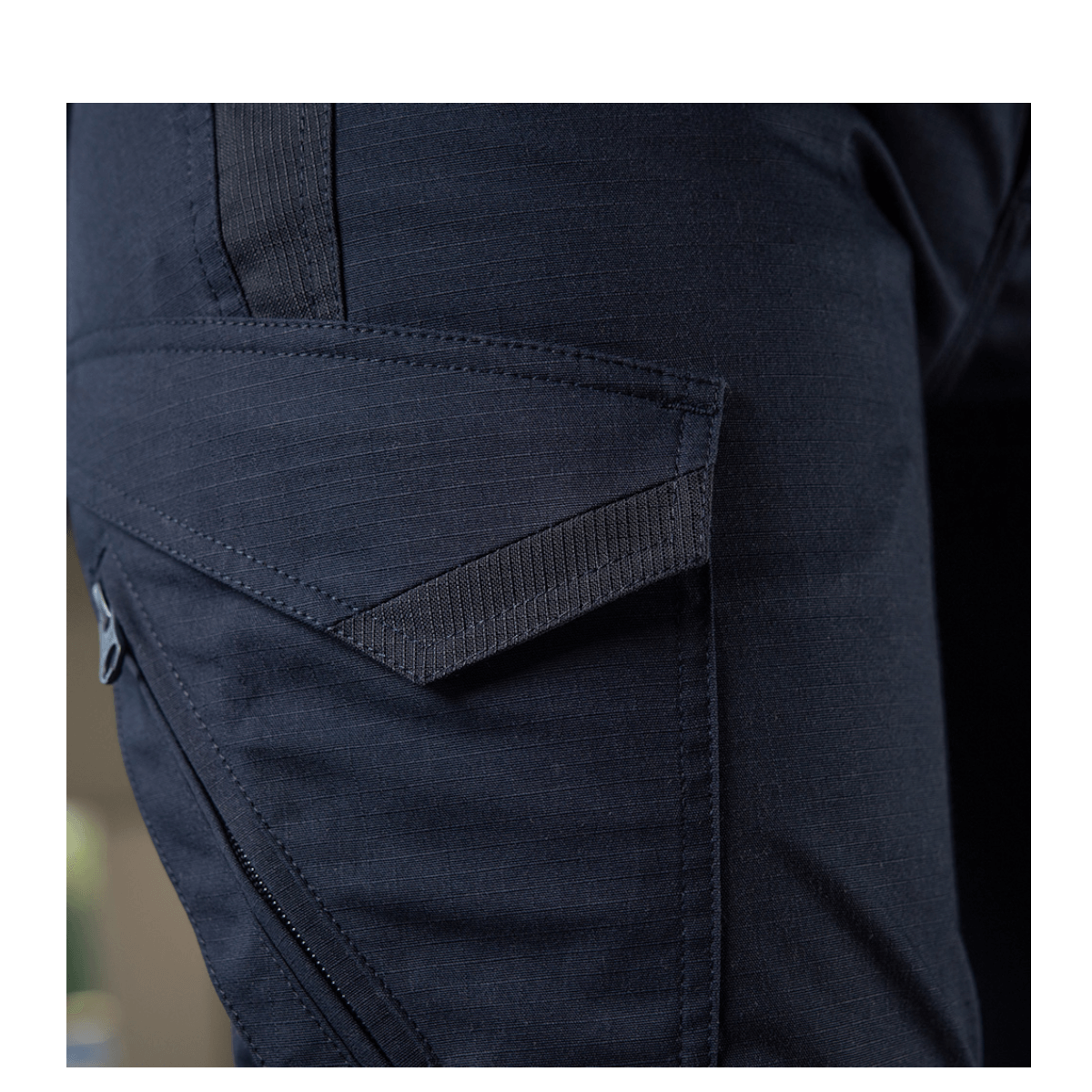 Nærbillede af M-Tac Bukser Aggressor Dame Flex med let teflonbelagt materiale, ideel til træning og udendørsaktiviteter.