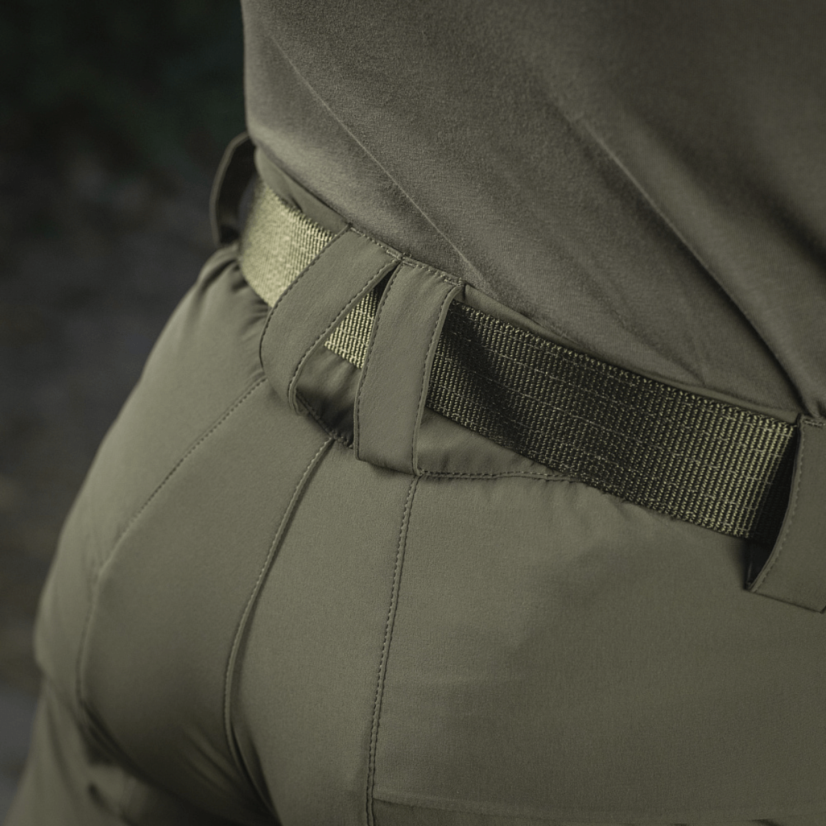 M-Tac Bukser Rubicon Flex viser det moderne 4-Way Stretch stof og innovative lågedesign for komfort og funktion.