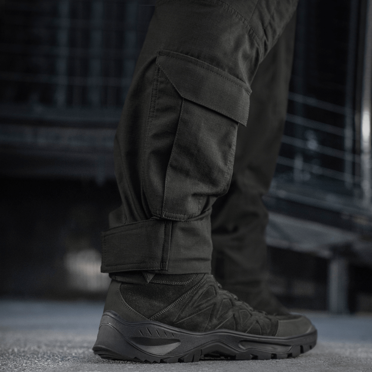 Sort benklædning af M-Tac Bukser STURM NyCo Extreme Gen.II med taktiske lommer og robust design.