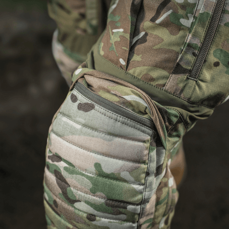 Detalje af M-Tac Bukser STURM NyCo Extreme Gen.II med forstærket knæ i Cordura 500D og camouflagemønster.