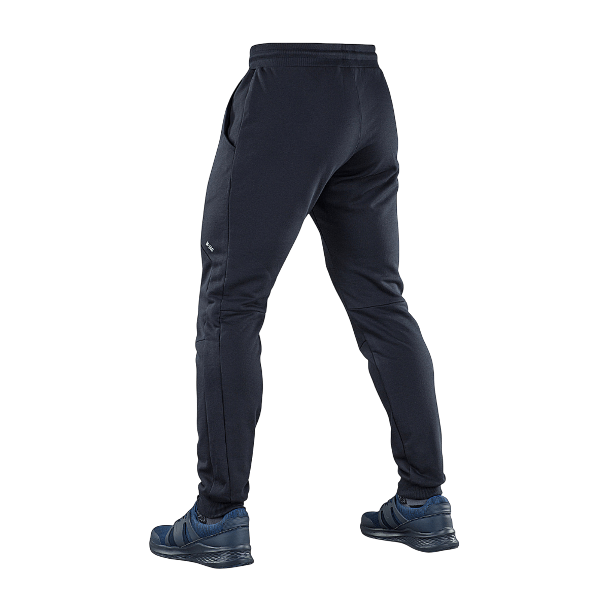 Bagfra visning af M-Tac Bukser Stealth Cotton, alsidige sportsbukser med elastik i taljen og åbne sidelommer, i sort farve.