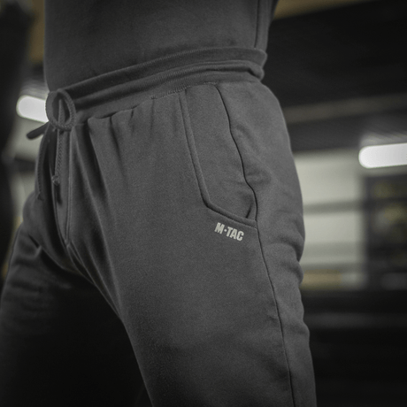 M-Tac Bukser Cotton Classic, sportbukser i 100% bomuld med behagelig pasform og sidelommer, ideelle til aktiv livsstil.