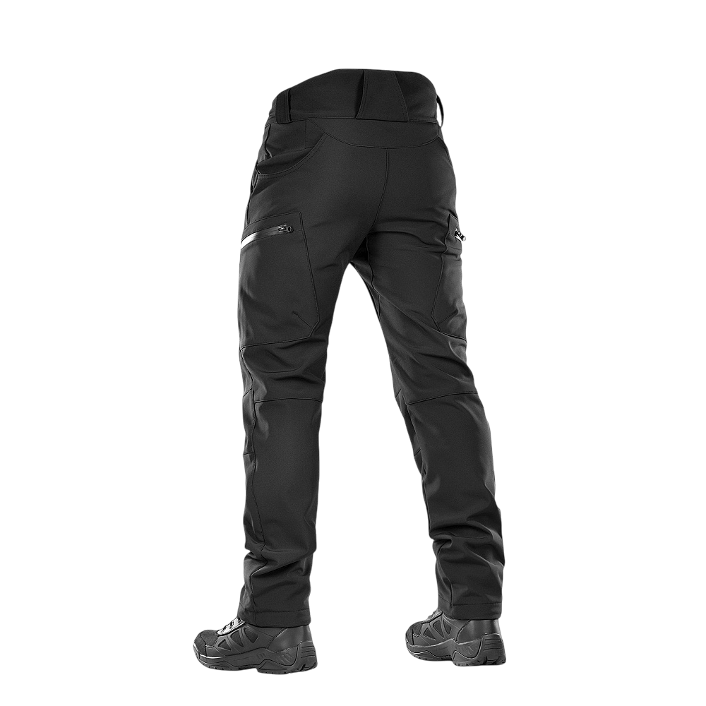 M-Tac Bukser Soft Shell Vinter, sort, set bagfra. Vind- og vandafvisende softshell med fleece foer. Ideelle til efterår og vinter.