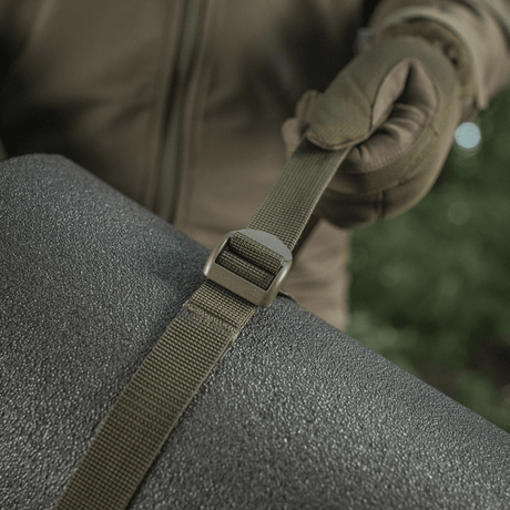 M-Tac Kompressionsrem fastgjort til rygsæk, nylon utility-bælte til ekstra udstyr, holdbart og robust design til vandreture og militærbrug.