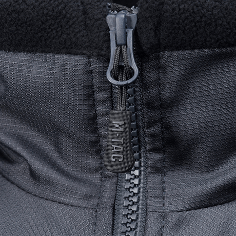 Lynlåsdetalje på M-Tac Alpha Microfleece Jakke Gen.II med forstærket fleece og Oxford nylon, ideel til koldt vejr.