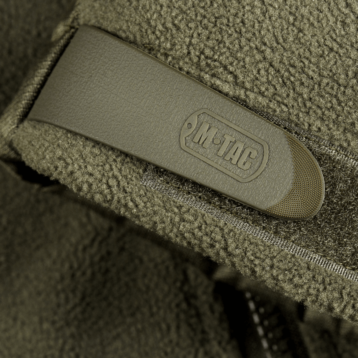 Detalje af M-Tac Alpha Microfleece Jakke Gen.II med forstærket fleece og Oxford nylon 300 PU, ideel til koldt vejr og taktisk brug.