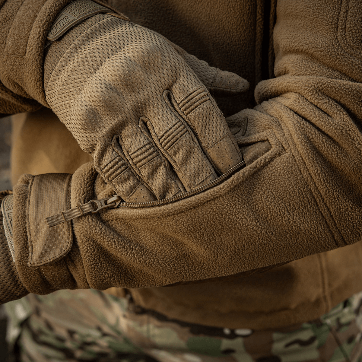 M-Tac Division Gen.II Windblock Fleecejakke - komfortabelt polyesterdesign med WindBlock-membran til varme og vindbeskyttelse i koldt vejr.