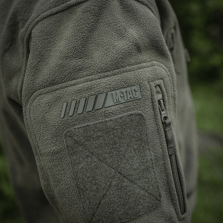 M-Tac Division Gen.II Windblock Fleecejakke med WindBlock-membran, der giver varme og beskyttelse i koldt vejr.