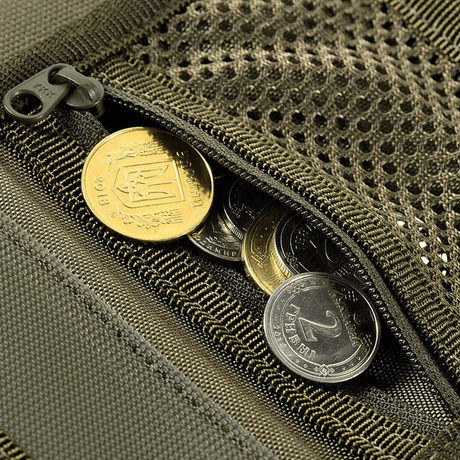 Nærbilde av M-Tac Pung Elite Gen.II sin myntlomme med glidelås, viser praktisk oppbevaring av mynter. Laget av slitesterkt Cordura 500D.