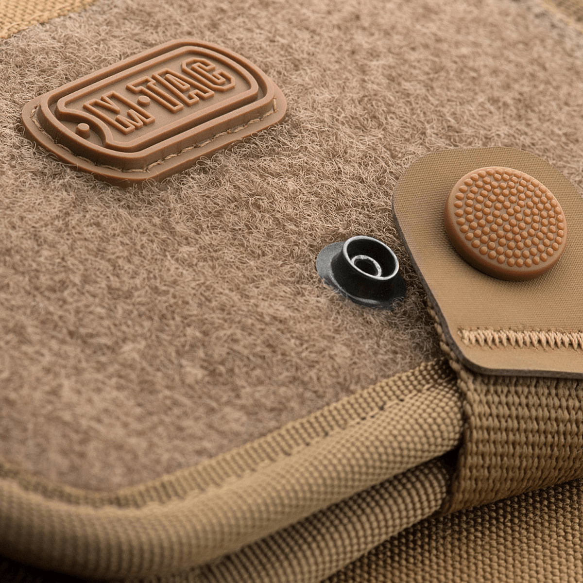 M-Tac Pung med Patch Panel Elite Large i holdbart 1000D CORDURA® materiale med Velcro-loop-panel til mærker.