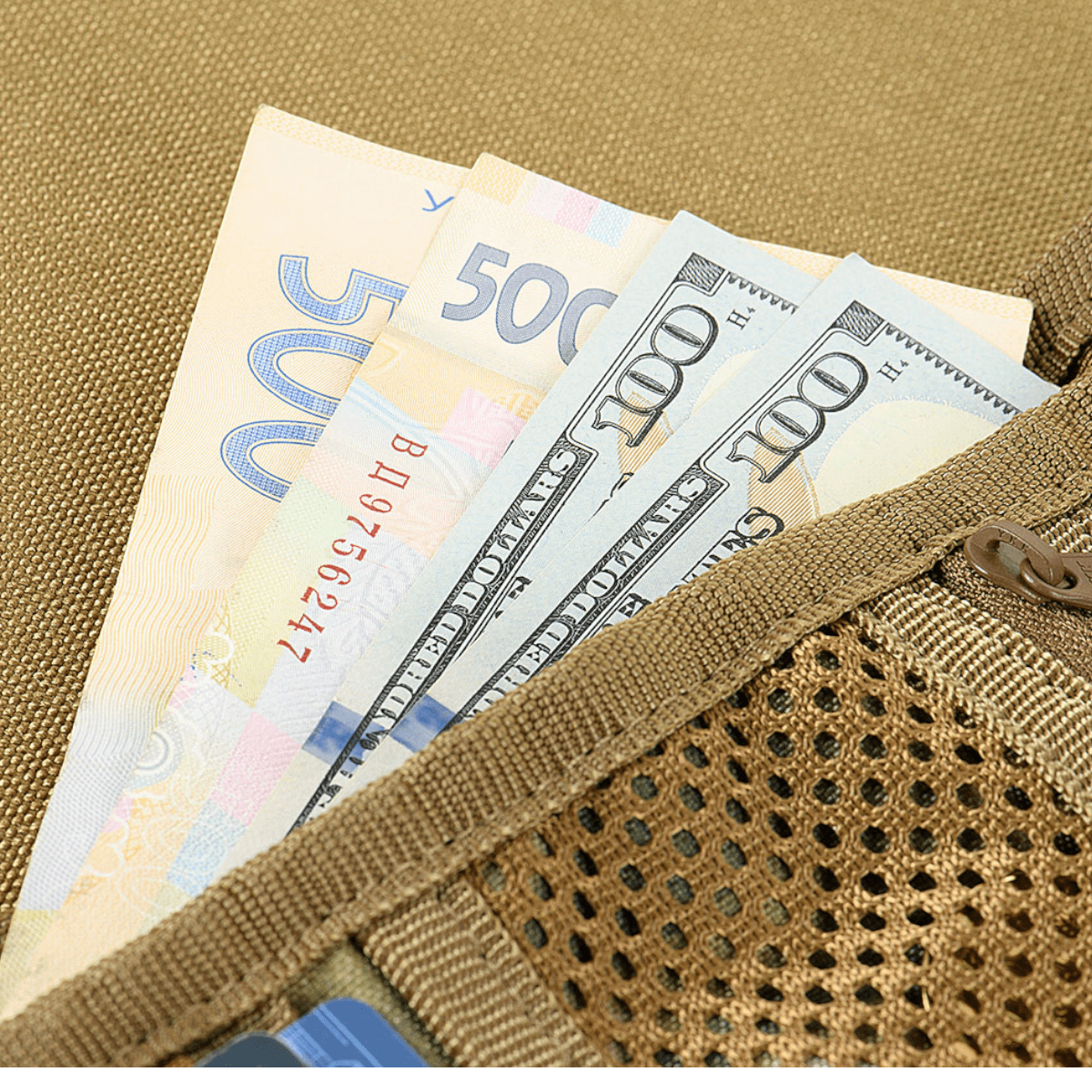 M-Tac Pung med Patch Panel Elite Gen. II i slidstærkt materiale med sedler og lynlåslomme i nærbillede.