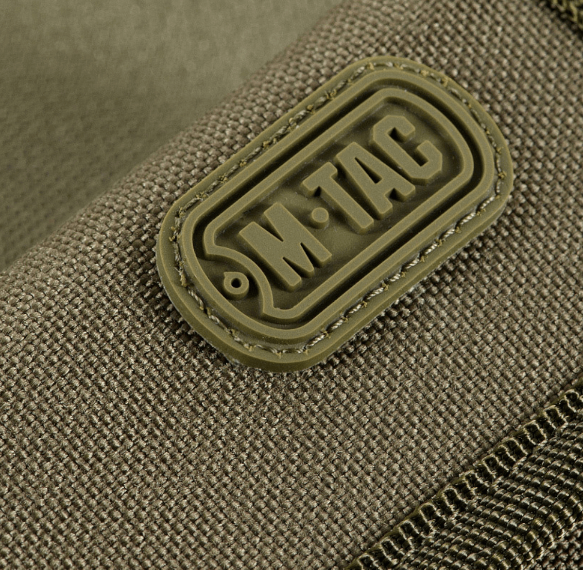 M-Tac Pung med Patch Panel Elite Gen. II med holdbar Oxford og Cordura konstruktion, nærbillede af logo.
