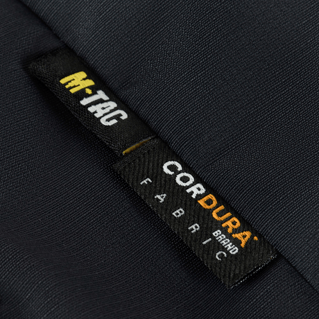 Mærkeetiket for M-Tac Alpha Gen.III Pro Vinterjakke med CORDURA stoffetiketter, der viser holdbarhed og kvalitet.