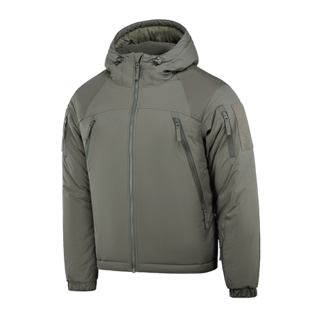 M-Tac Alpha Gen.III Pro Vinterjakke i vandtæt nylon med justerbar hætte og isolering, ideel til temperaturer ned til -20° C.