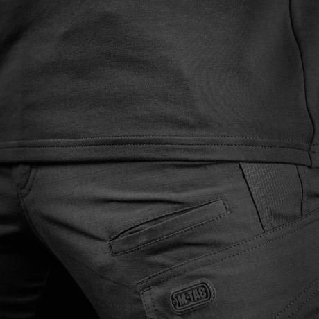 Svart M-Tac Raglan Athlete-sweatshirt med raglanermer for optimal bevegelsesfrihet, ideell for sport og hverdag. Materiale: bomull og elastan.