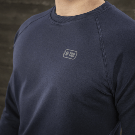 M-Tac Raglan Athlete-sweatshirt med minimalistisk design og raglanermer i navy, ideell for daglig bruk og sport, nærbilde.