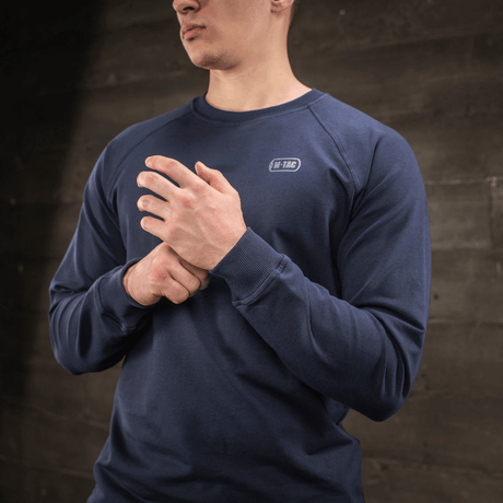 M-Tac Raglan Athlete-sweatshirt med rund hals og raglanermer i marineblå, ideell for sport og hverdag, sett forfra.