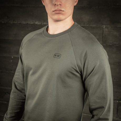 M-Tac Raglan Athlete sweatshirt i oliven med raglanerm og rund hals. Ideell for sport og hverdag, materiale: bomull og elastan.