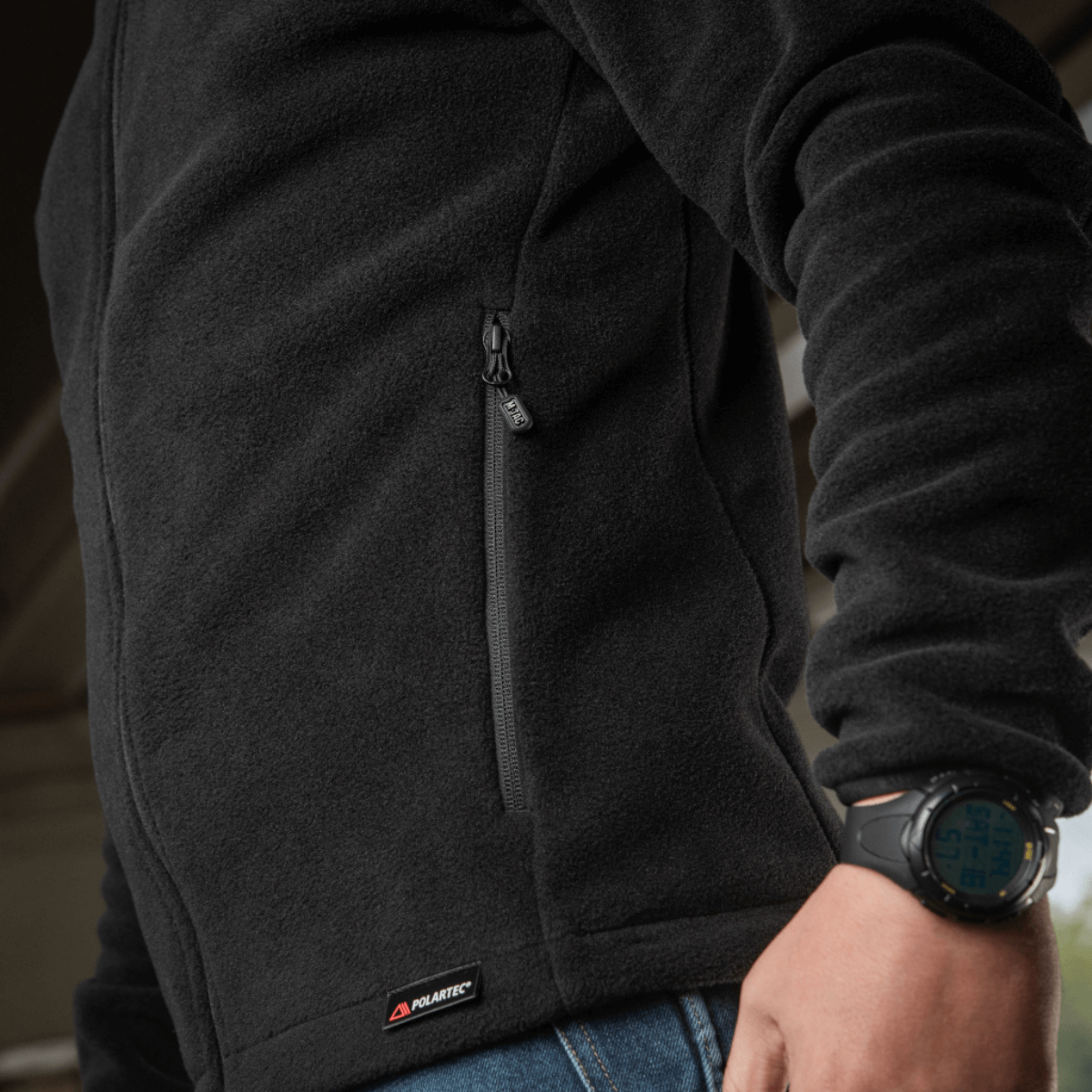 M-Tac Nord Polartec Fleecejakke i sort med varmeisolerende Polartec® 200 Series fleece, perfekt til hverdag og sport.