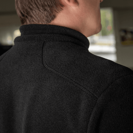M-Tac Nord Polartec Fleecejakke med varmeisolerende Polartec® 200 Series fleece i sort, set bagfra.