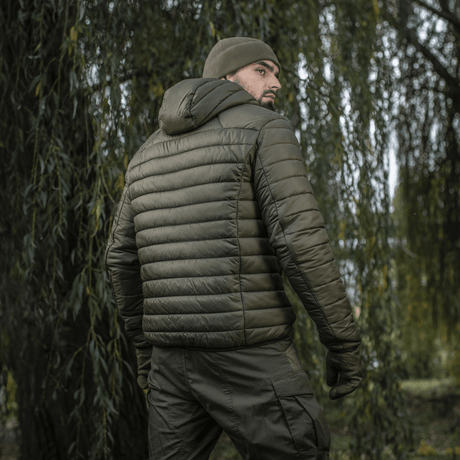 M-Tac Stalker Gen.III Jakke i skov setting, moderne design og optimal bevægelsesfrihed til overgangssæsonen.