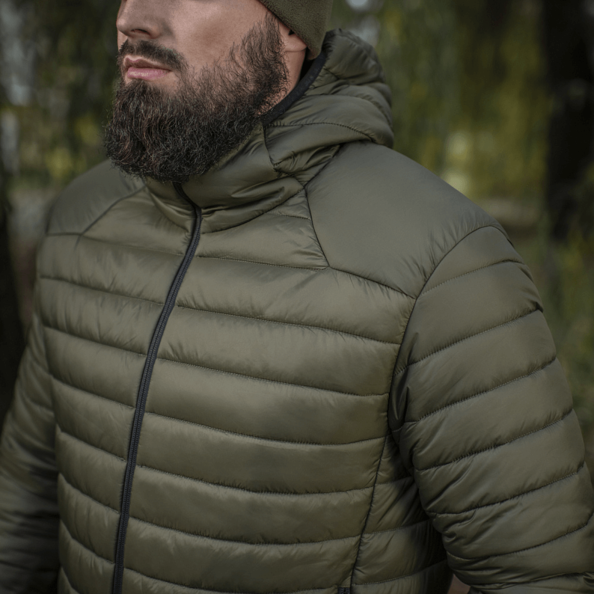 M-Tac Stalker Gen.III Jakke i grøn med hætte, perfekt til overgangssæsonen. Moderne design, komforttemperatur ned til -15°C.