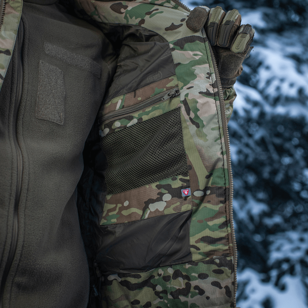 M-Tac Alpha Gen.IV Pro Primaloft Vinterjakke i original Multicam mønster med 3-lags membran, ideel til kulde ned til -20°C.