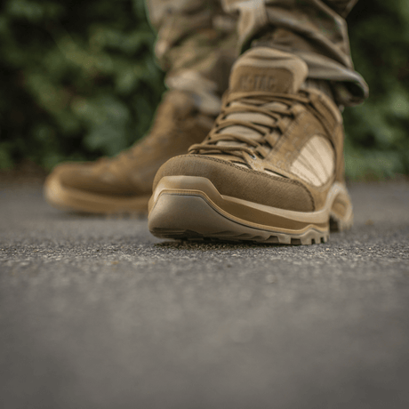 M-Tac Sneakers Tactical Demi-Season Pro Line i brug. Komfortable og slidstærke, fremstillet af suede og Cordura med Vibram-sål.