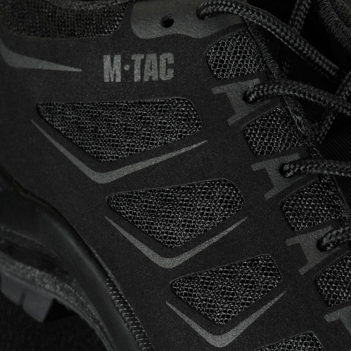 Nærbillede af M-Tac Tactical Sneakers IVA, åndbar mesh og syntetisk nubuck for aktivt sommerbrug og outdoor-aktiviteter.