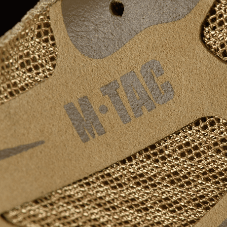 Detalje af M-Tac Tactical Sneakers IVA med ventileret mesh og syntetisk nubuck for beskyttelse og komfort.