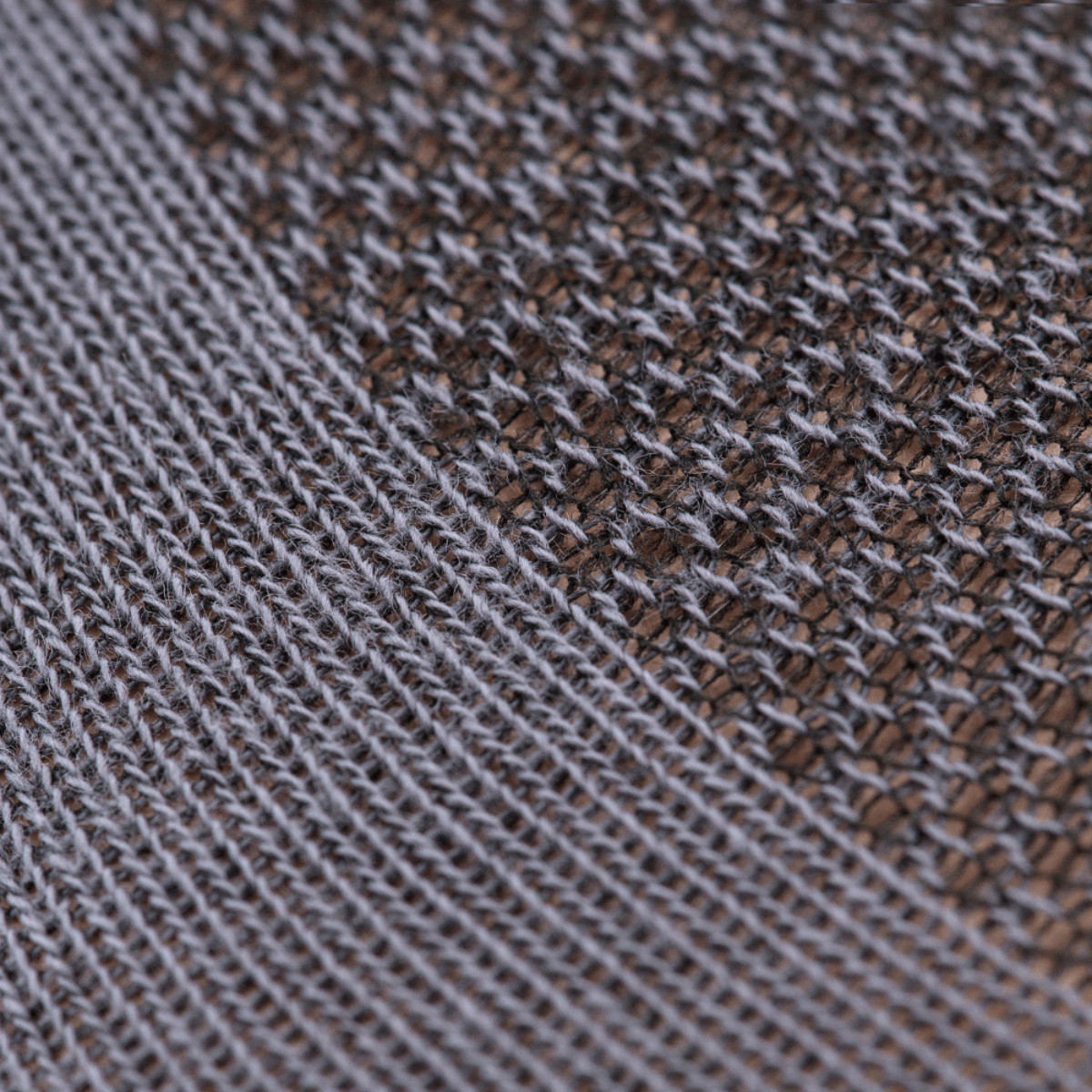 Tekstur af M-Tac Let Sportsokker i åndbart materiale med elastisk kant og ergonomisk design til løb og udendørsaktiviteter.