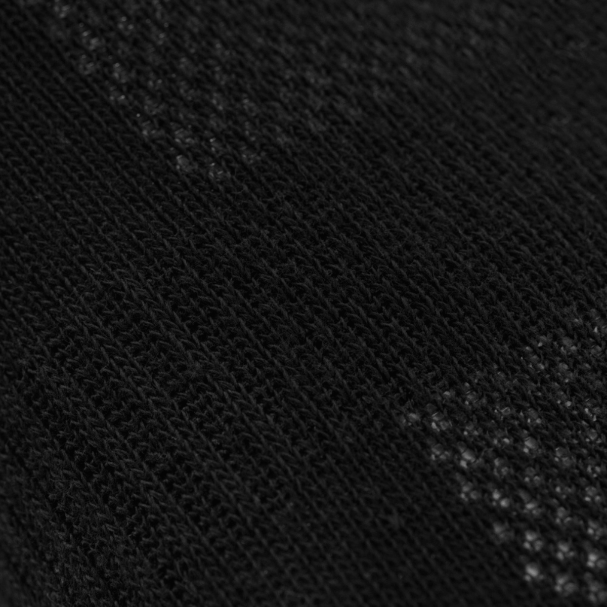 Nærbillede af strukturen på M-Tac Let Sommersokker designet til løb og udendørs aktiviteter i åndbart materiale.