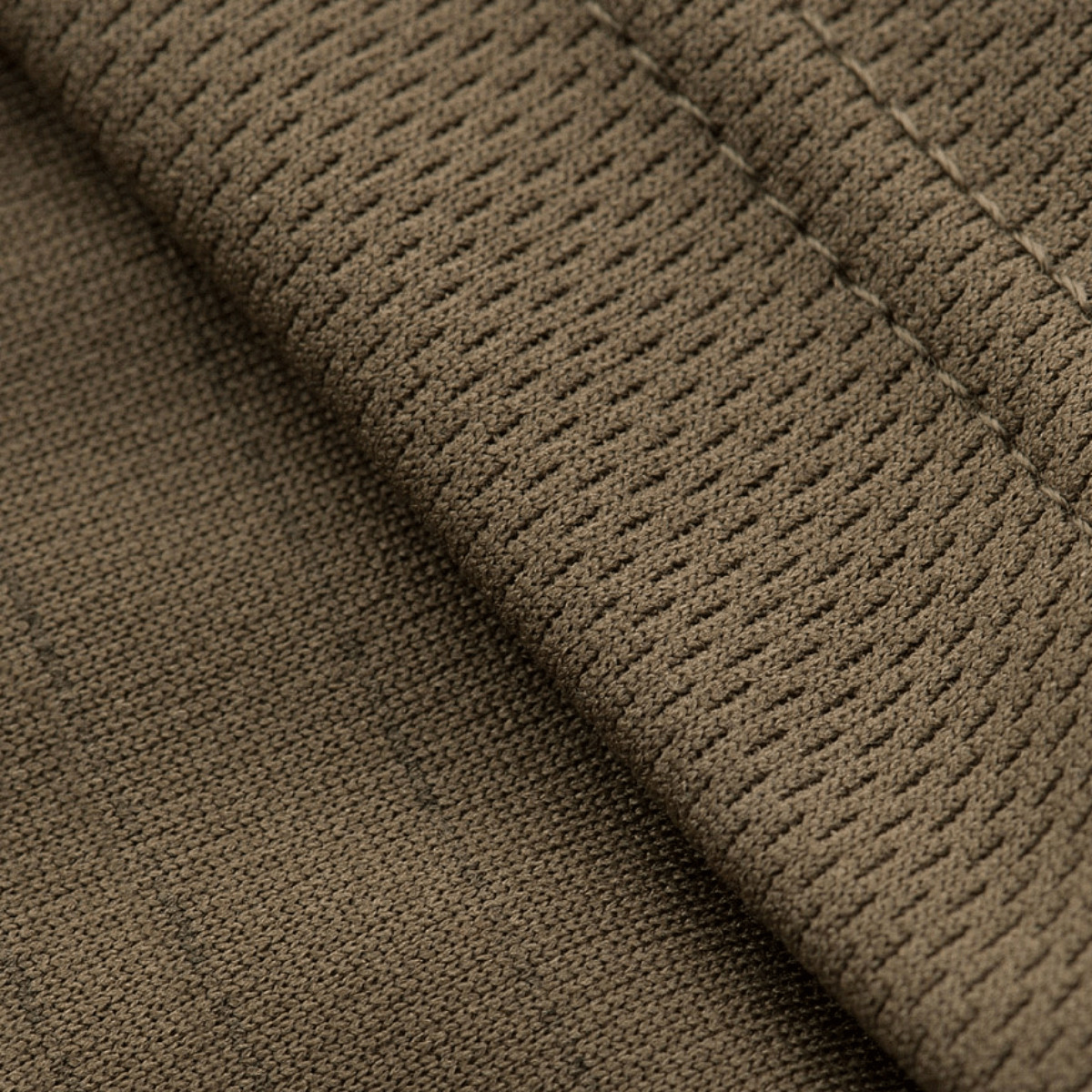 Nærbillede af stoffet på M-Tac Sweating Ninja-Balaclava, fremstillet af 100% polyester for optimal svedtransporterende funktion.