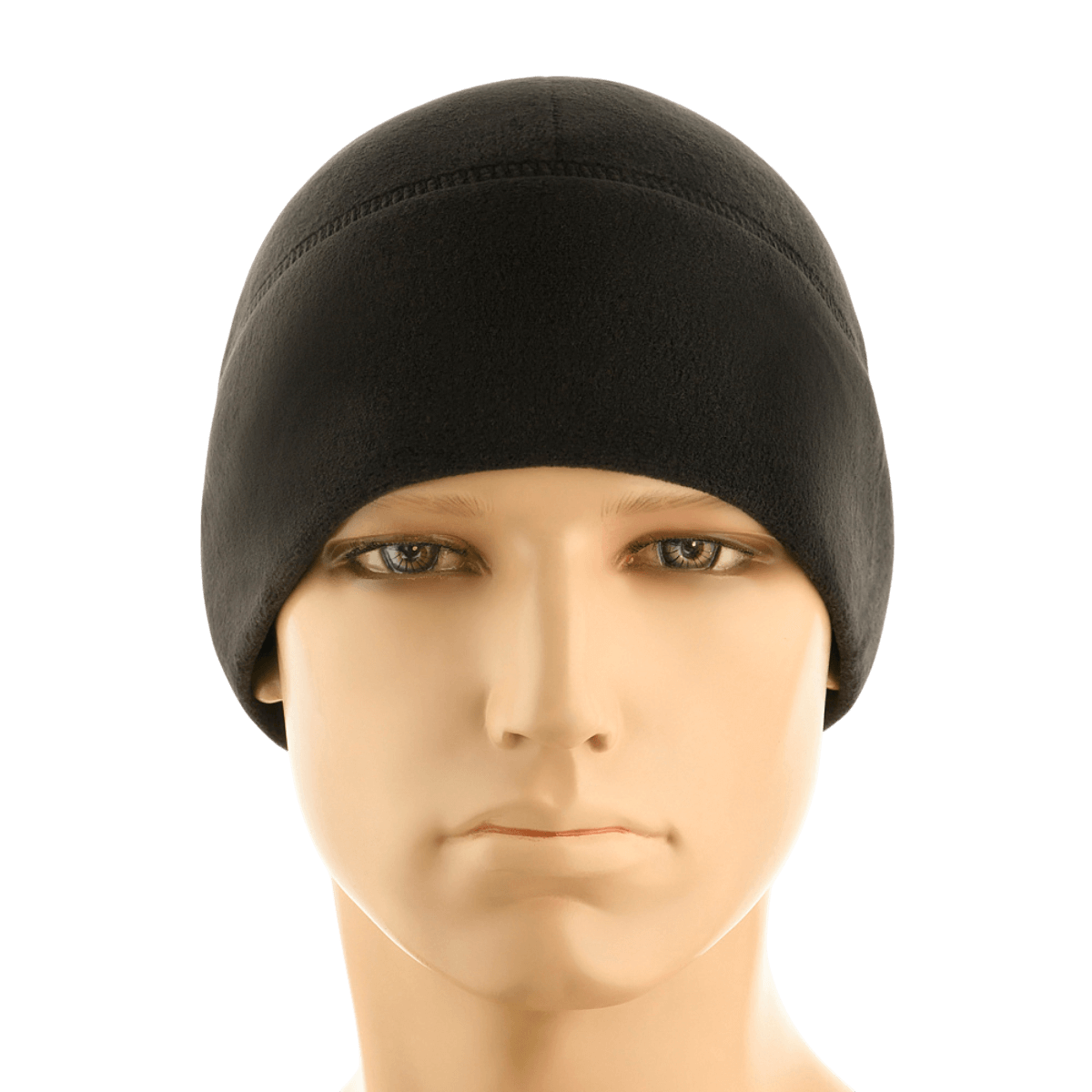 Mand iført M-Tac Fleece Watch Cap Light Polartec Gen II, sort vinterhue, lavet af slidstærk og varm Polartec Micro Series fleece.