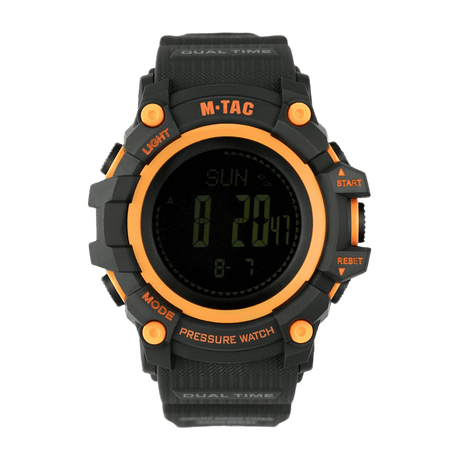 M‑Tac Taktisk Adventure-klokke i svart og oransje med funksjoner som høydemåler, barometer og 3D-pedometer på displayet.