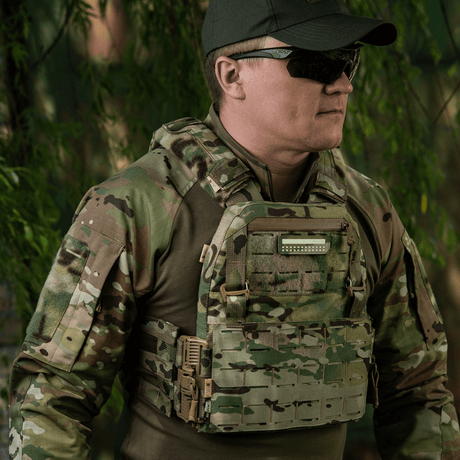 Taktisk utstyr med M-Tac Patch Flag 25x80 Mini Squares i Cordura 500D, perfekt for klær og utstyr.