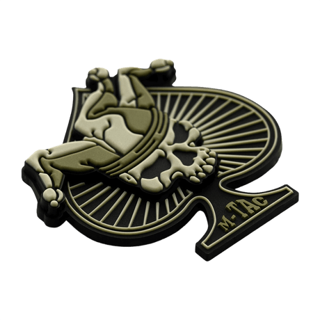 M-Tac Ace of Spades 3D PVC Patch i militærstil, robust og egnet for klær eller utstyr med velcro-festing, perfekt for friluft.