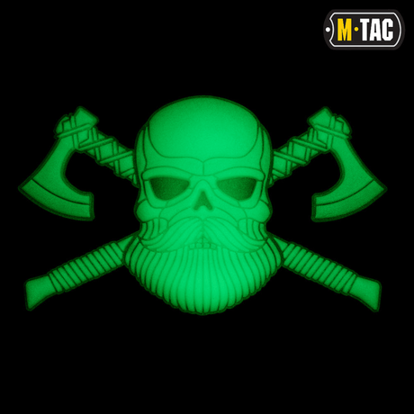 M-Tac Bearded Skull 3D PVC-patch med skjeggete kranium og økser, i holdbar PVC med Velcro for enkelt feste til taktisk bruk og kamuflasje.