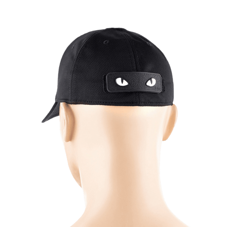 M-Tac Cat Eyes 3D PVC-patch på svart caps, lysreflekterende og enkelt feste med Velcro, ideell for militær og outdoor bruk.
