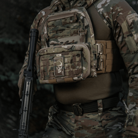 M-Tac Patch Face of War (broderi) i Cordura 500D med kraniemotiv på ace of spades-kort, festet på taktisk vest.