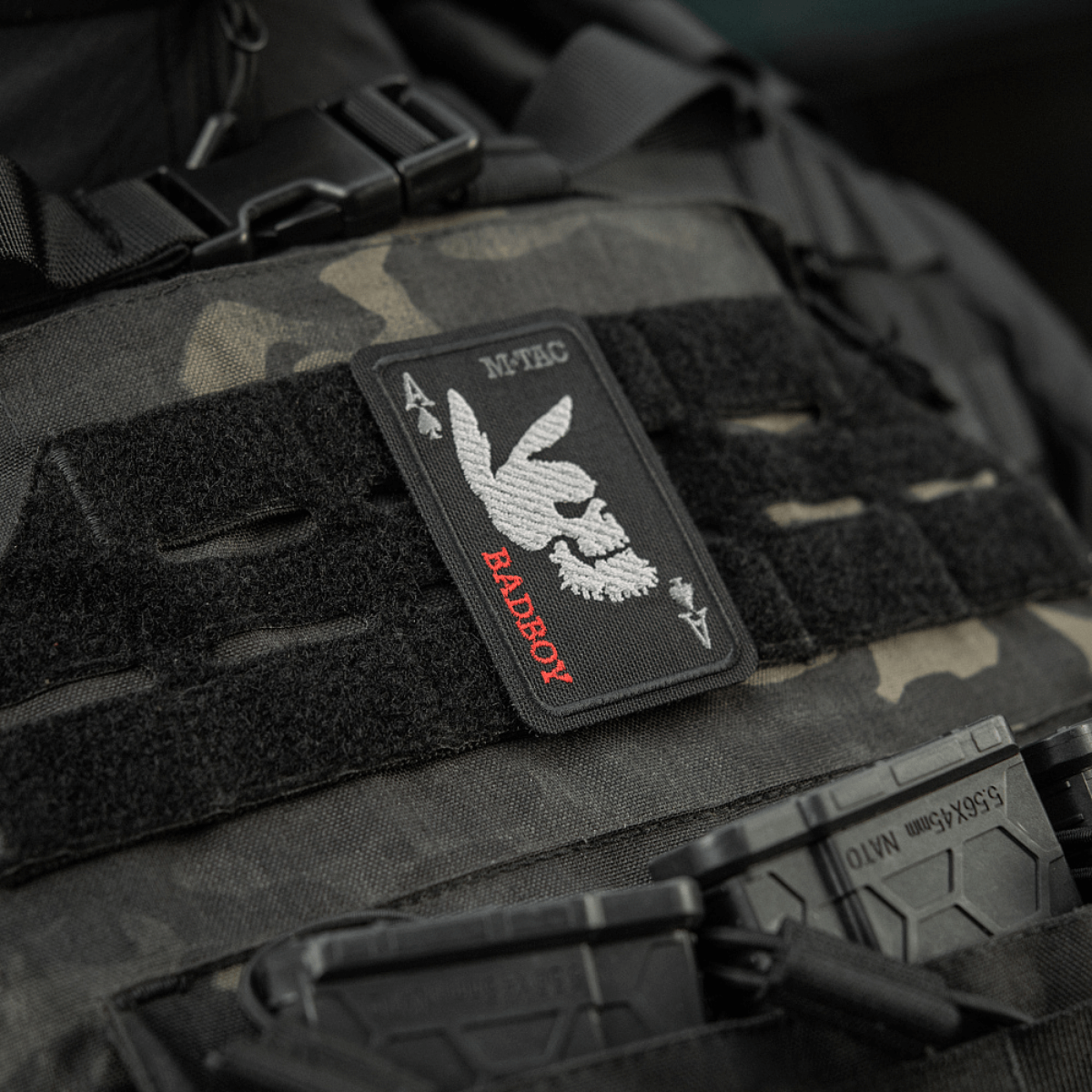 M-Tac Patch Bad Boy (Broderi) - Broderet kaninske kranium på ace of spades kort, symboliserer mod. Fastgøres med Velcro, Cordura 500D.